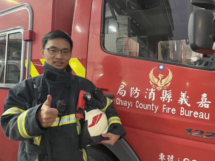 110年行政院模範公務人員名單日前揭曉，服務於嘉義縣消防局民雄分隊的隊員高健豪獲選，12月將公開接受表揚，他也是全國消防人員中唯一入選者。（嘉義縣消防局提供）