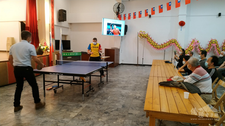 阿根廷桌球好手何恒慶現場以流利中文分享實際桌球技巧