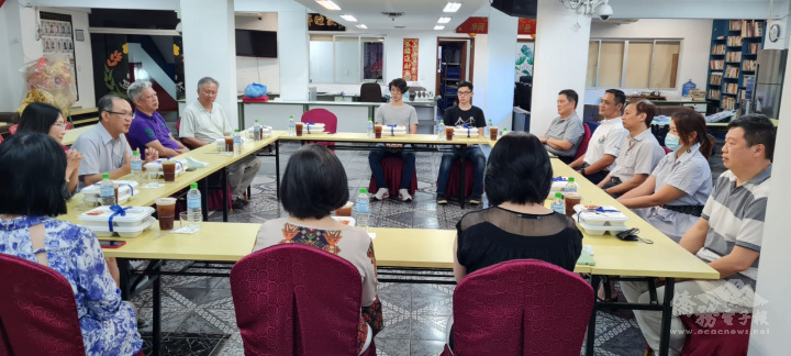透過簡單隆重的餐會模式，關心東方市中華會館的僑社活動與僑情發展