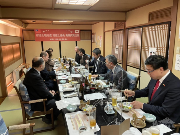 釧路日臺親善協會舉辦懇親會歡迎粘信士夫婦