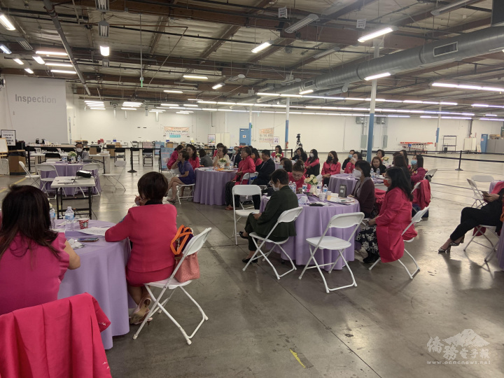 會員仔細聆聽簡報