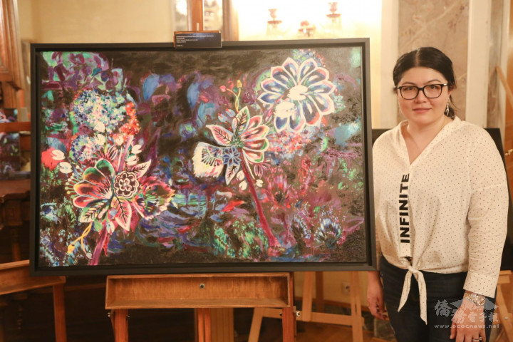 高安琪的畫作色彩豐富美麗，具有生命力