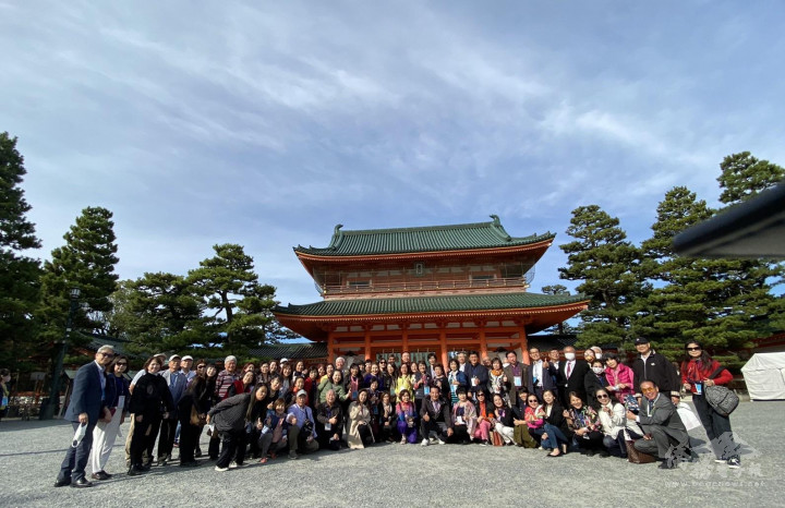 眾人前往京都平安神宮參觀