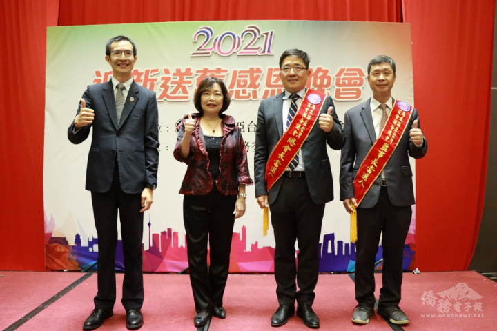 洪慧珠(左2)與馬來西亞臺灣商會聯合總會第16屆新任幹部合影。