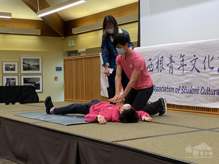 急救狀況的實際情境演練，讓同學們親身模擬演練急救