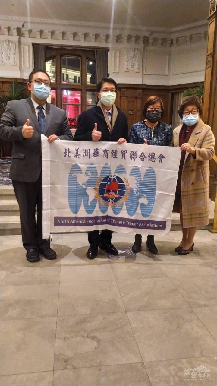 鄭秀明(右一)拜會駐加拿大代表處，陳文儀大使(左二)、蔡幼文公使(右二)及宋文中(左一)合照