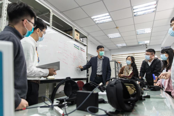 中科院軍用動力外骨骼研發小組研討。