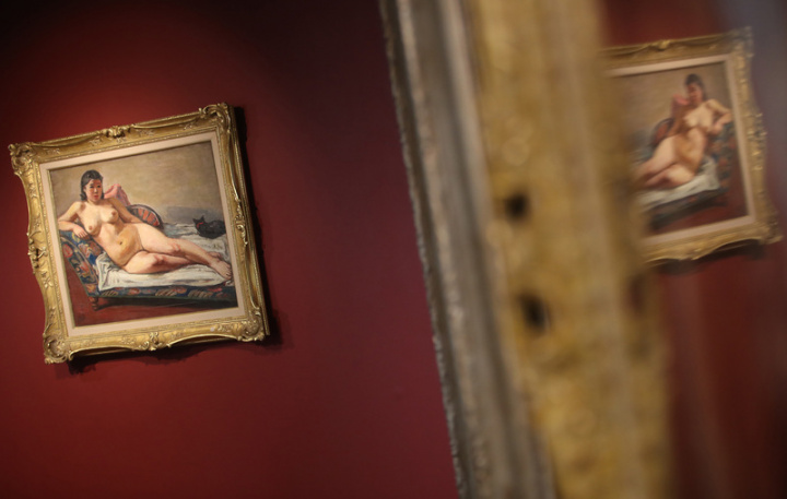 北師美術館將自18日起推出特展「光─台灣文化的啟蒙與自覺」，16日舉辦媒體預展，現場展示曾因尺度而遭撤展的畫家李石樵作品「橫臥裸婦」，呈現當代摩登風情。