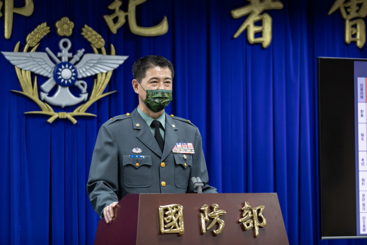 國防部人次室人才培育處長王智輝少將14日指出，明年國軍招募班隊區分軍官、士官、士兵，共3類、10個班隊，計畫招募2萬703人。（國防部提供）