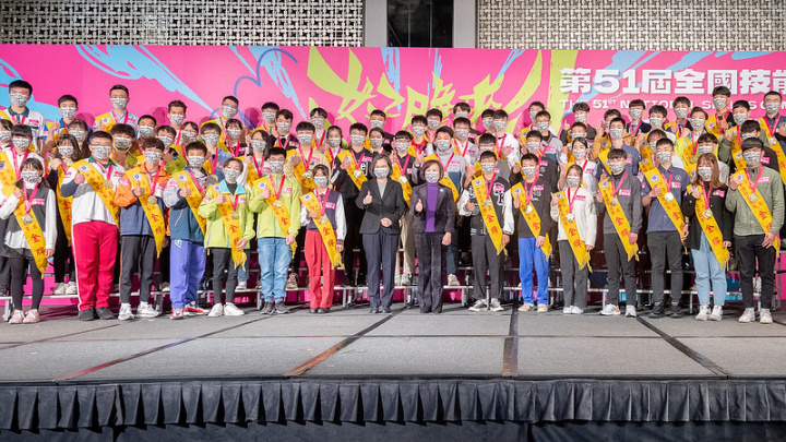 總統與金牌選手們合影