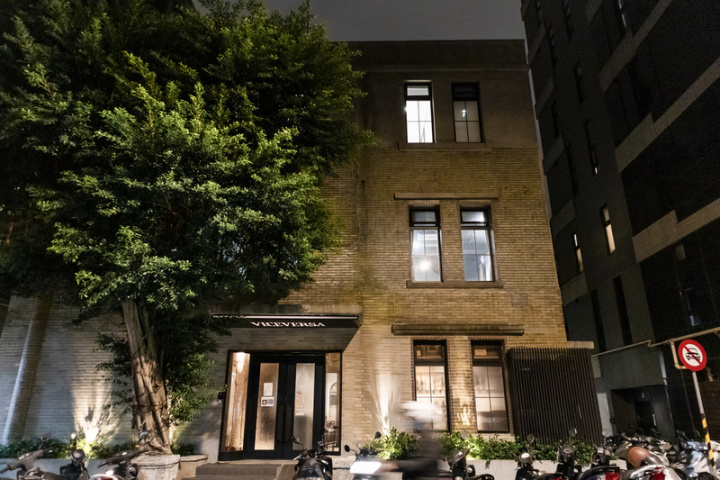 台北市歷史建築「舊廈門街派出所」歷經2年修復，13日正式以「廈川玖肆」對外開放，未來規劃與在地文化據點如紀州庵文學森林、台灣文學基地進行串連合作，深化在地文化脈絡，成為城南街區一處新興文化空間。（台北市文化局提供）