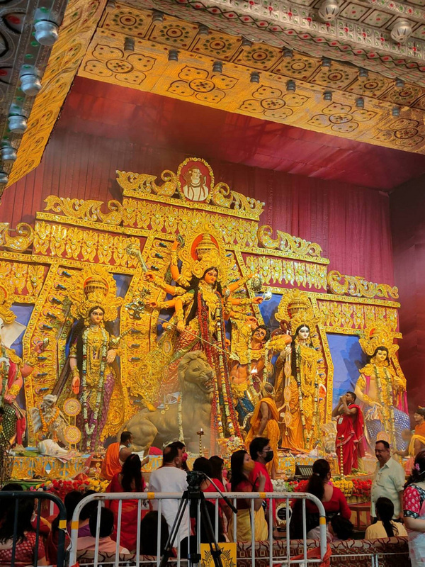 印度教節慶「杜爾嘉女神節」正式獲聯合國教科文組織列為世界無形文化資產。圖為早前加爾各答慶祝杜爾嘉女神節的盛況。（鍾燕玲提供）