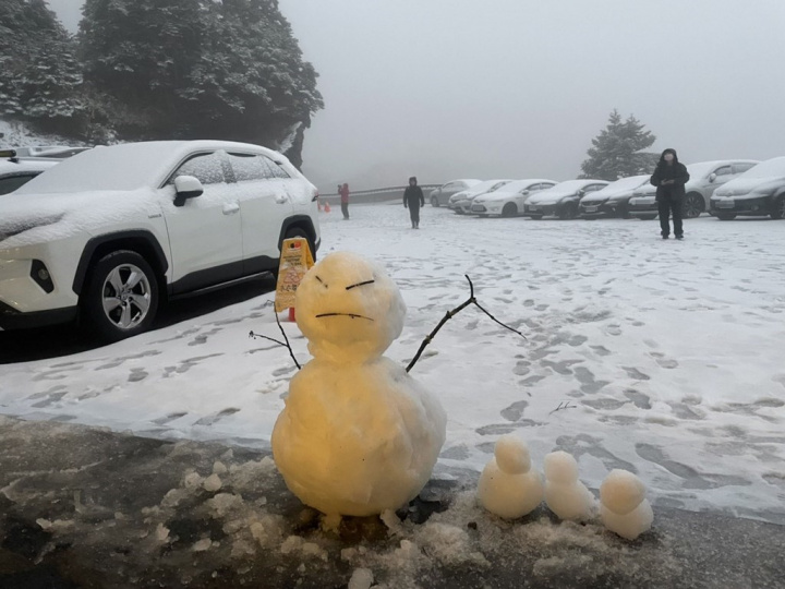 Snowfall on Hehuanshan. Photo courtesy of Nantou Forest District Office