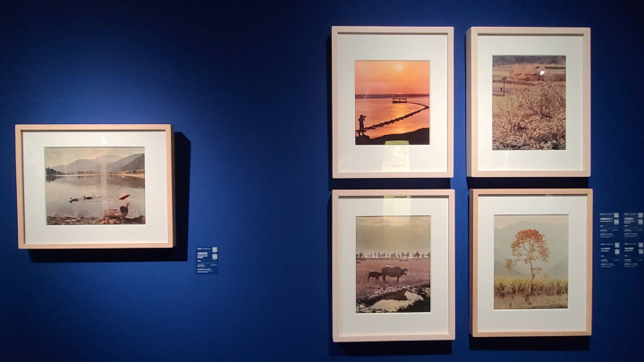 林權助是台灣最早引進彩色沖印技術的台灣攝影家，展出作品呈現出其成熟的色彩掌握與畫面構圖。