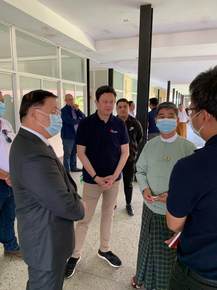 左起依序為李朝成大使、Ayeyar Hinthar集團副總裁U Ne Ne Hlwam Moe、DICA主任U Thet Paing