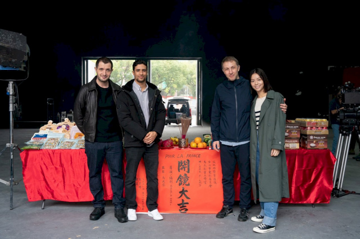 《為了國家》舉辦開鏡儀式，左起演員卡里姆萊克盧、沙伊恩布曼丁、導演哈希德阿米及演員宋芸樺