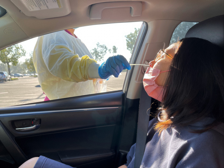 COVID-19（2019冠狀病毒疾病）疫情未解，加州居民使用免下車（Drive-through）篩檢服務已成為日常生活一部分。