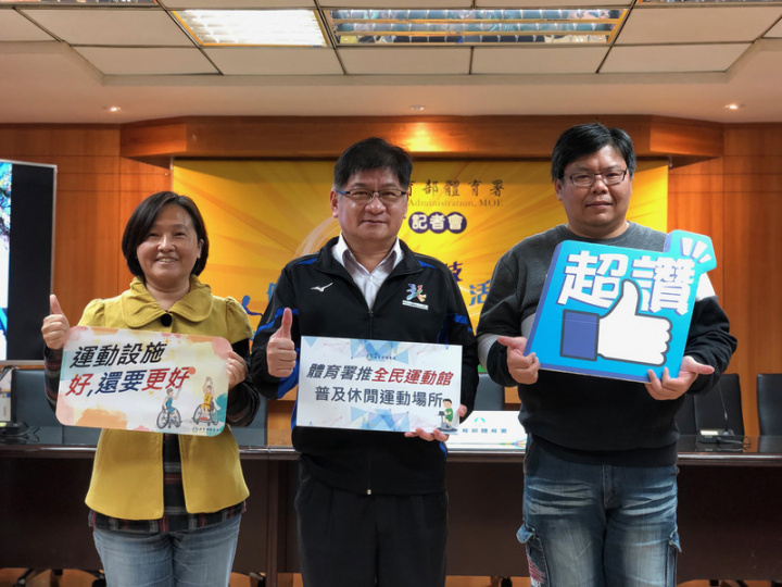 先前東京奧運培訓隊成員多已在今年6月打滿2劑疫苗，教育部長潘文忠9日關切第3劑疫苗施打情形，體育署副署長洪志昌（中）透露，未來將與指揮中心溝通，盼111年1月能有機會接種第3劑，同時也在思考後續是否能在國訓中心集體施打