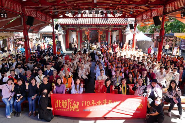  參與本次「北管潮－臺灣重金屬派對 110年北管藝術交流活動」各子弟軒社成員與貴賓在文昌祠前合影留念。