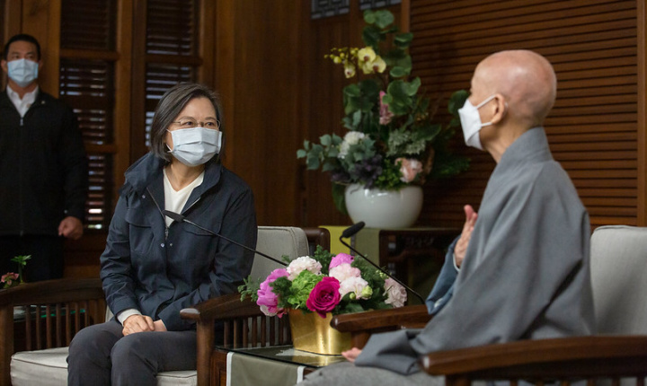 蔡英文總統20日上午前往花蓮慈濟靜思精舍拜會證嚴法師