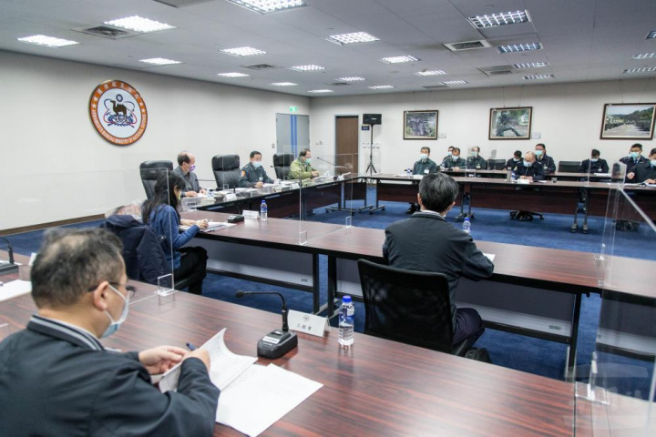 國防部副部長王信龍上將主持「興安專案」管制會議，行政院政務委員吳澤成及國安會副秘書長陳文政出席指導。