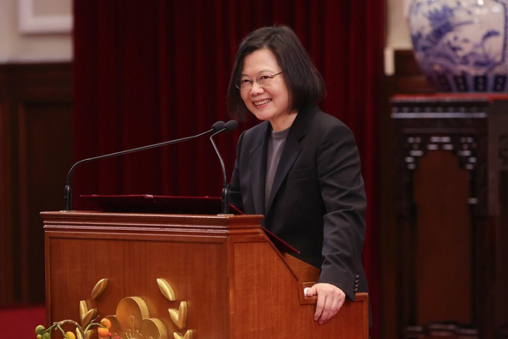 總統接見「2021第14屆崇越論文大賞特優及優等論文得獎博碩士生及主辦單位」，並致詞