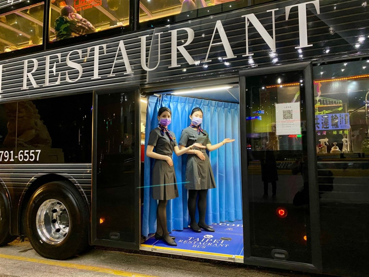 Taipei sightseeing restaurant bus fully booked on opening day