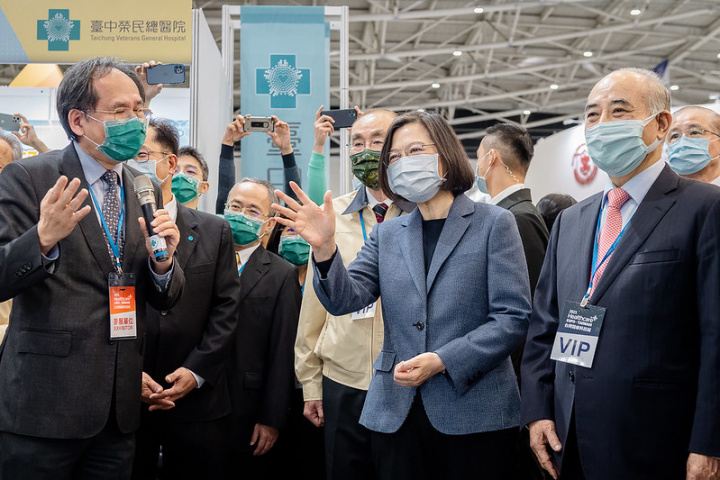 蔡英文總統2日下午出席「2021台灣醫療科技展開幕式」
