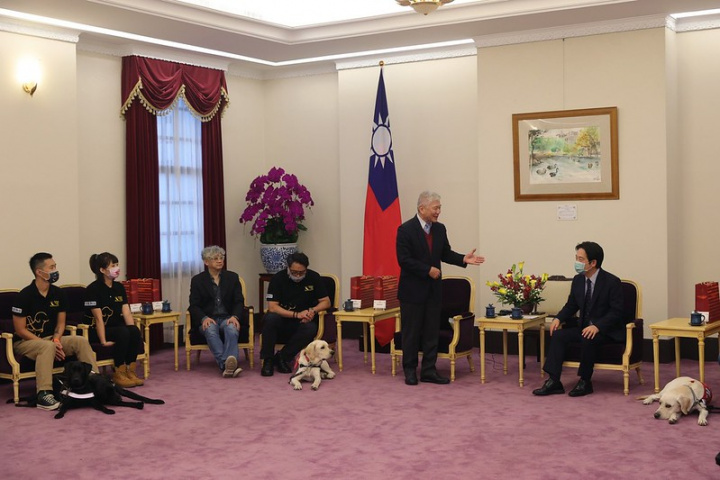 副總統接見社團法人台灣導盲犬協會成員