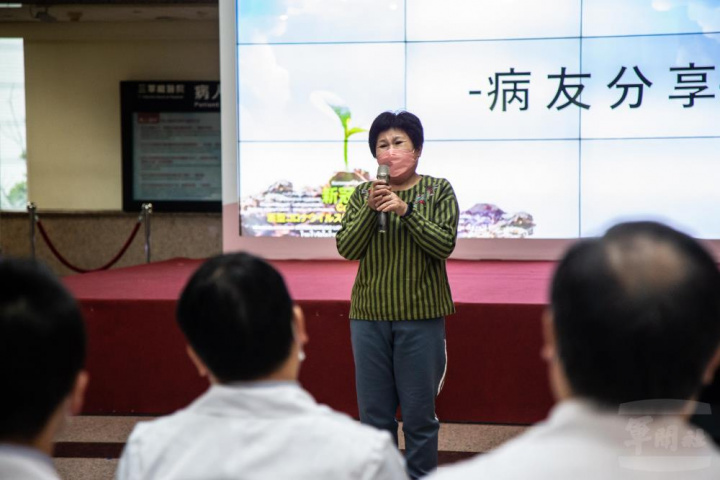 新冠肺炎治療成功的患者現身說法。