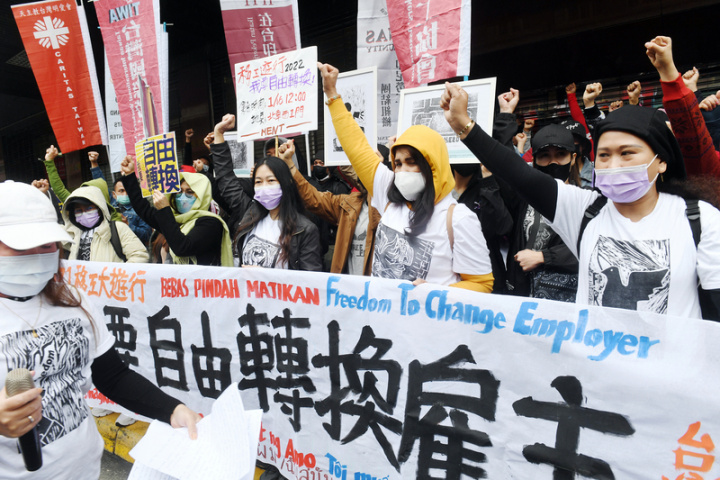 The Migrants Enpowerment Network in Taiwan holds a demonstration outside the Ministry of Labor in Taipei Sunday.