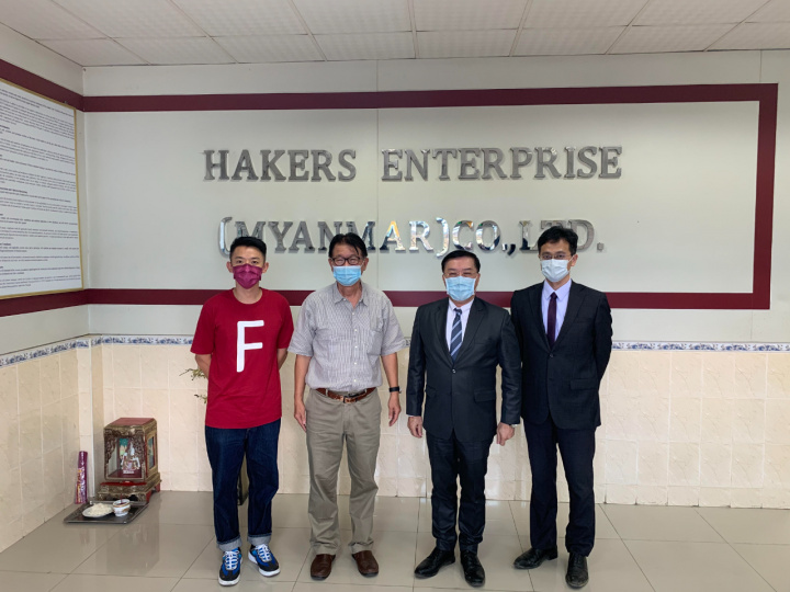 李朝成大使(右2)與銘旺實業(緬)股份有限公司莊榮吉總經理(左2)等合影