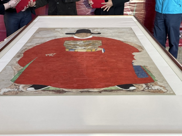 金門首件國家重要古物的「蔡復一畫像」19日在金門歷史民俗博物館亮相，縣府文化局表示，這幅畫作完成年代可上溯明朝天啟年間（西元1625年），可說是台灣地區最早的明代祖先畫像。