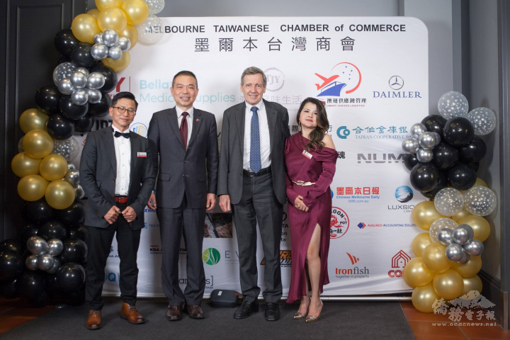 林起文(左2)、Robert Clark(右2)、葉如芳(右1)、臺商會副會長施峻良(左1)合影