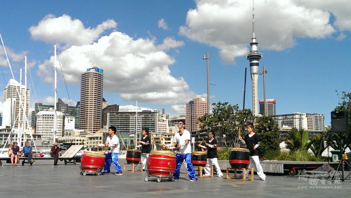 結合中華鼓藝和舞蹈