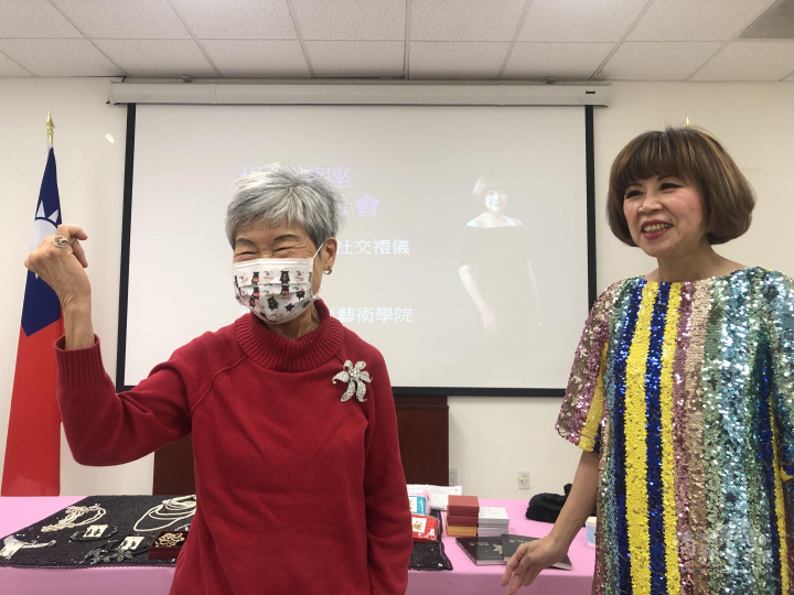 許淑晶也邀請觀眾上台給予實際的指導