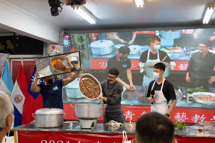 Paraguay overseas compatriot youth show off their cooking skills at a culinary exchange exhibition