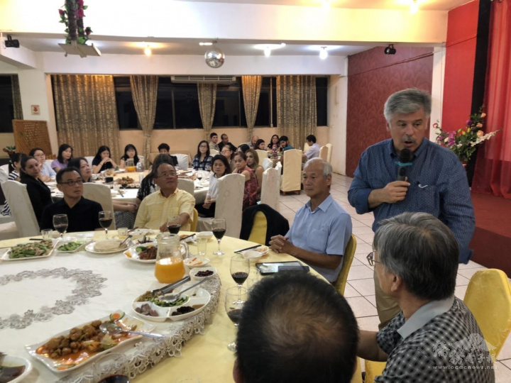 巴拉圭內政部長阿納爾多宴請東方市僑領共享晚宴