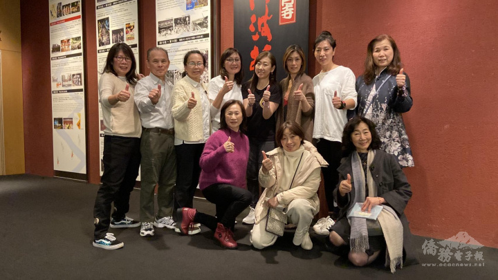 尹世玲（後排左四）、井上麻紫子（後排右四）與大家合影