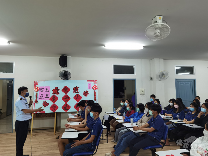 副校長李智偉進行招生宣導