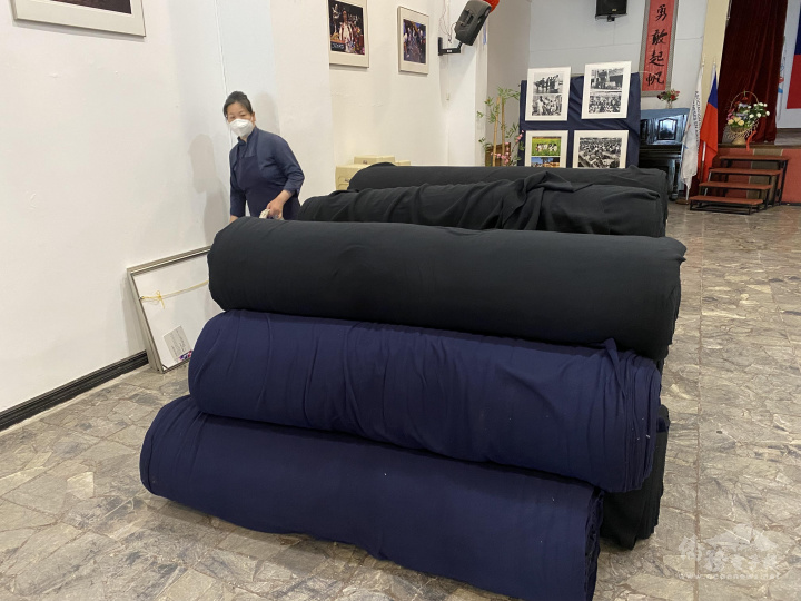 邱姓實業家捐贈毛毯布料給慈濟