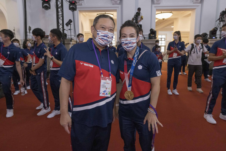 中華奧會去年11月改選，主席林鴻道（前左）連任，他2日對未來4年工作提出7大方向，包括推動國家級運動科學中心成立、提升在各級國際體育組織中行政地位等。（中華奧會提供）