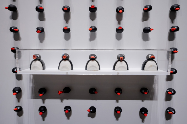 「Pingu企鵝家族的誕生：40週年巡迴特展」首度移師海外，首站台灣28日起正式開展，現場展出許多動畫中使用的黏土偶，像是Pingu每種表情都要製作不同黏土偶，可見逐格動畫幕後工程浩大。（時藝多媒體提供）