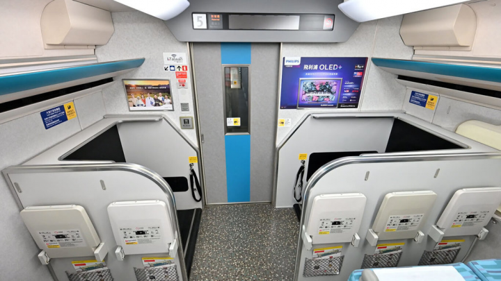 台灣高鐵公司21日發布新聞稿指出，已完成部分車廂行李放置區的增設工程，讓每組列車大型行李放置區可收納的28吋行李箱數量由45個增加至61個。（台灣高鐵提供）