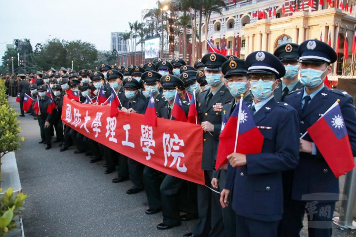 理工學院學生參與總統府元旦升旗典禮。（理工學院提供）