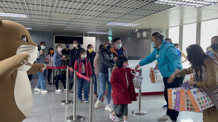 台灣虎航推出彩繪機「虎虎生風」，21日正式啟航，執飛由華信航空向台灣虎航濕租的台北–金門航線。金門縣府觀光處也特別安排盛大「迎虎」活動，贈送機上旅客精美好禮。