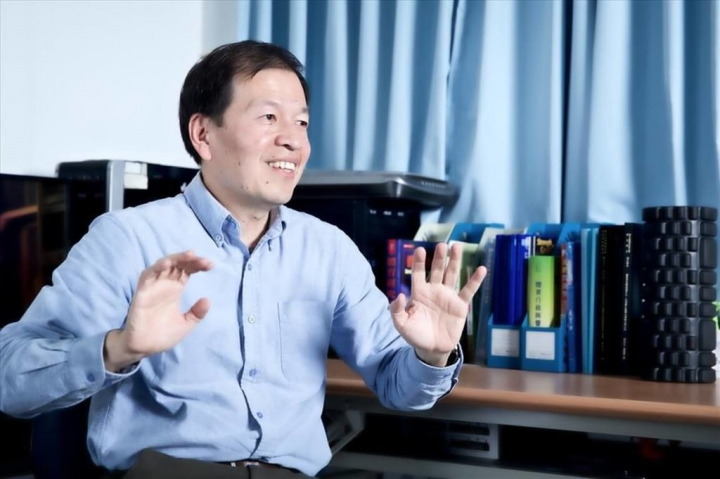 台灣師範大學運動競技系教授相子元（圖）團隊與台灣創明公司合作，打造LPS運動員追蹤系統。他表示，目前LPS系統已用於籃球、排球、羽球、網球等室內運動，未來也可用於規劃工廠人員動線，或延伸至全民健康領域。（台師大提供）