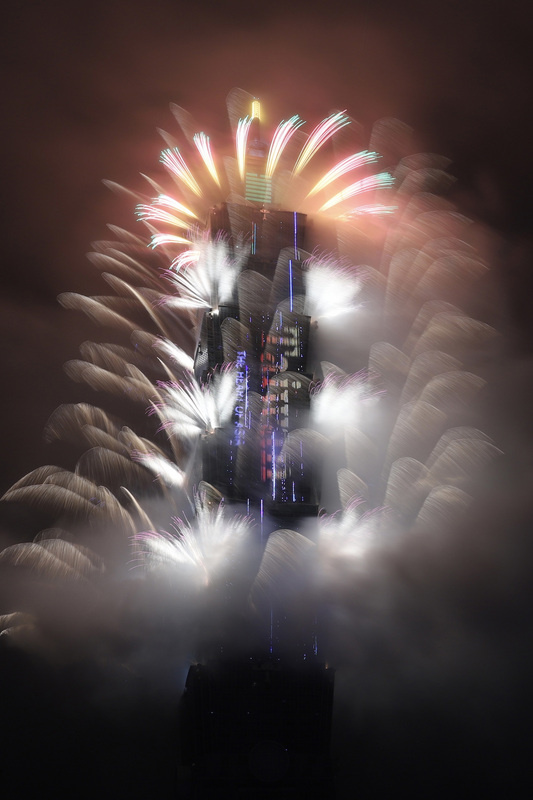 喜迎2022年，今年台北101跨年煙火秀總計使用1.6萬發煙火點亮夜空、長達360秒，展演分為4章節，這次也是101第4度融合T-PAD燈網動畫與煙火共同串聯演出。