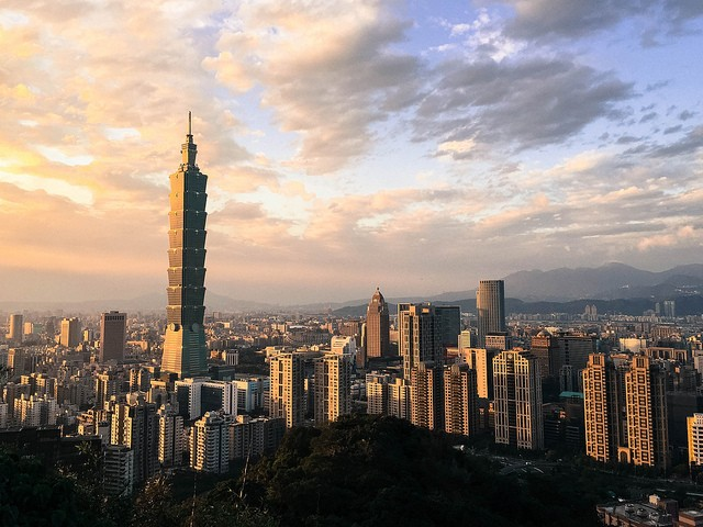 A view of Taipei City from the top of Xiangshan, or Elephant Moutain (Image credit of flickr user David Hsieh) 
