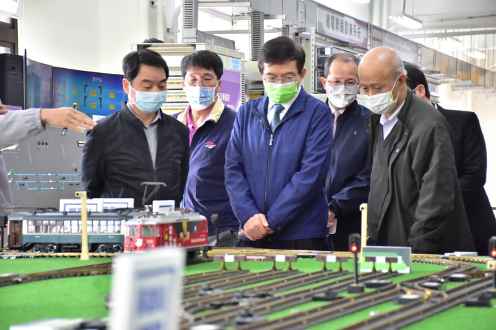 王國材部長視察鐵研中心及參訪高科大